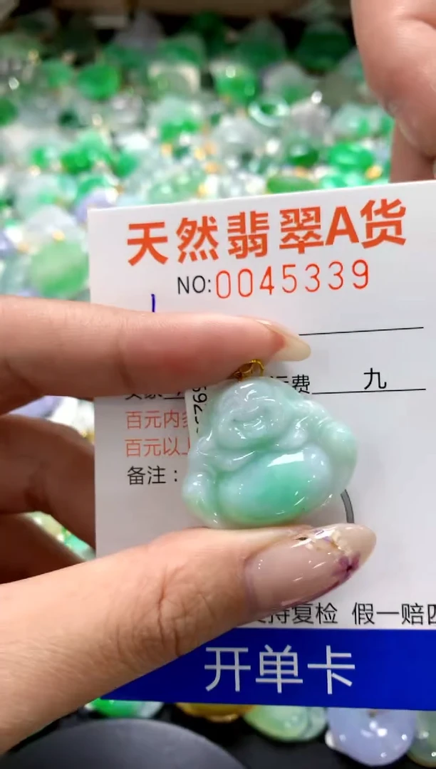 翡翠18K金镶嵌颈饰1111111111111111