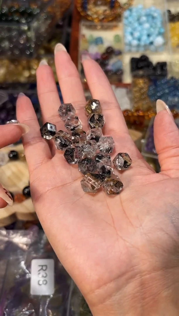 【闪购商品】水晶手串未镶嵌D70闪灵八角一个宽卡9-10