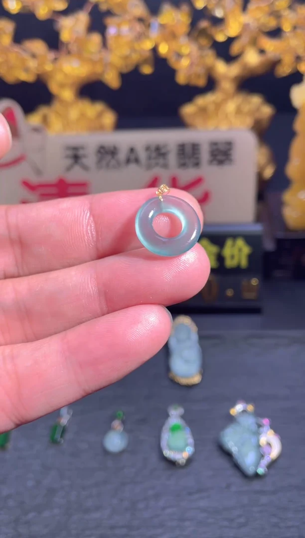 翡翠18K金镶嵌颈饰