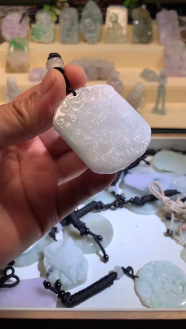 翡翠未镶嵌颈饰7/04/065