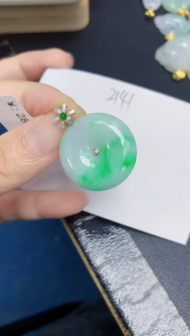 翡翠18K金镶嵌颈饰111111111111