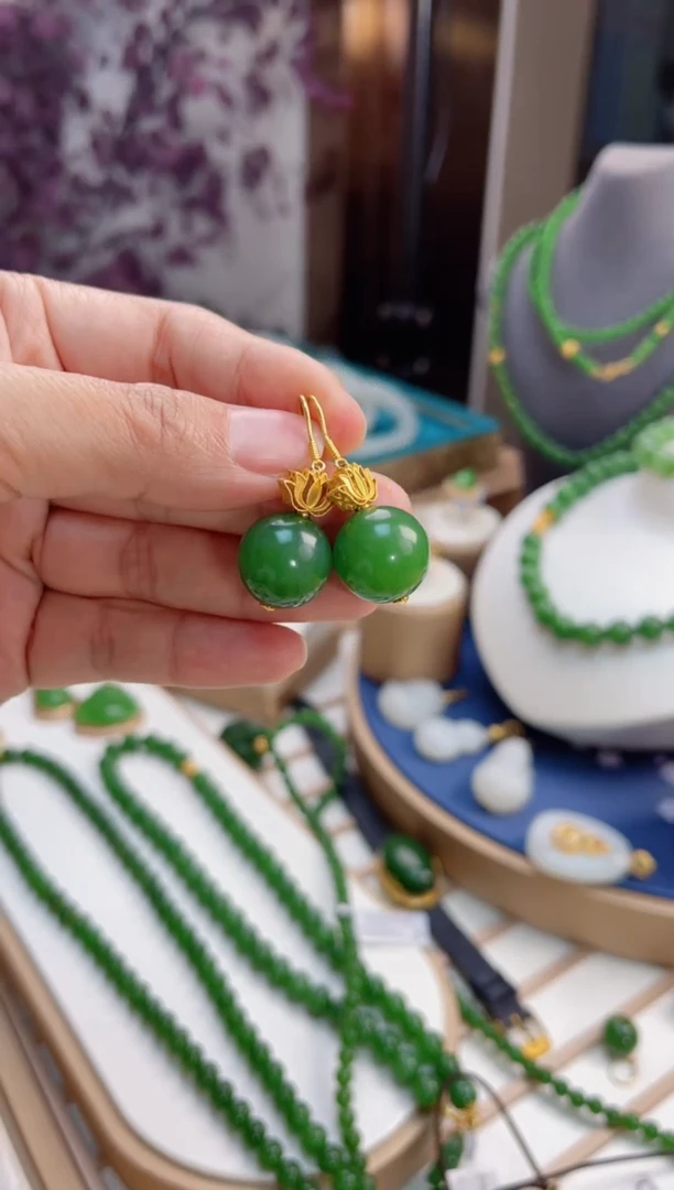 【闪购商品】和田玉耳坠18K金镶嵌15-16mm