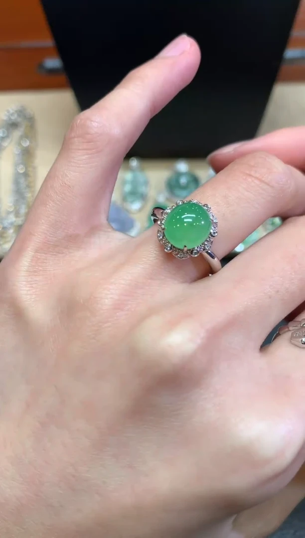 【闪购商品】翡翠戒指18K金镶嵌葫芦【无服务费】