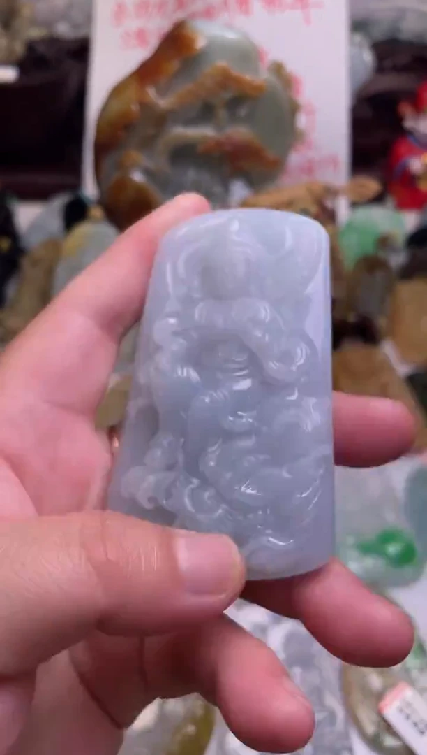 颈饰未镶嵌翡翠观音