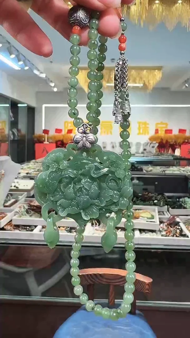 颈饰未镶嵌和田玉吊坠