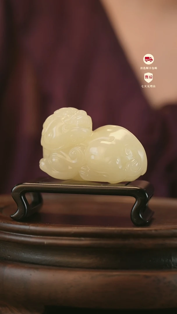 云南石竹叶青雕刻：扭头貔貅手把件摆件茶宠
