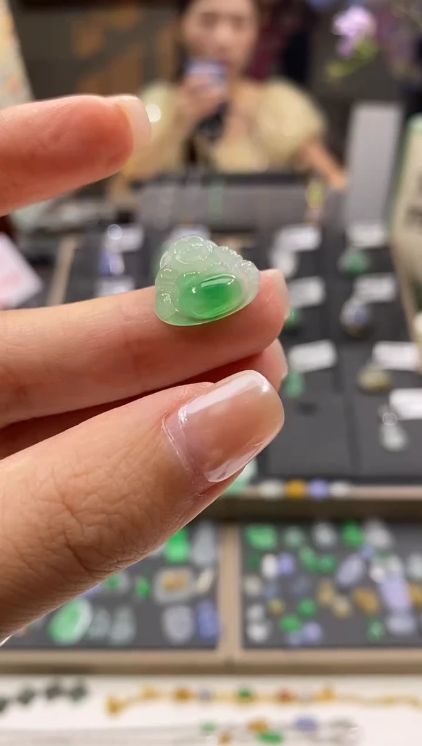 颈饰未镶嵌翡翠佛公