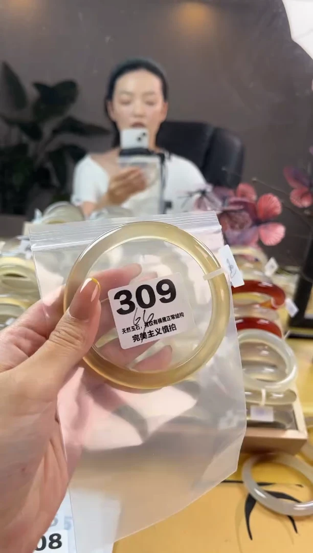 玛瑙/玉髓手镯未镶嵌岜*?309