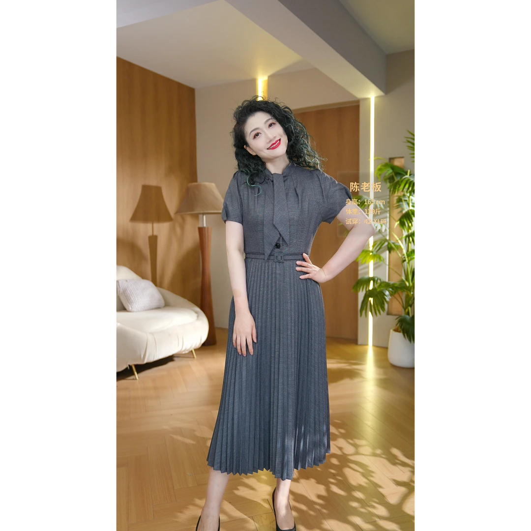 【六丑】新款优雅收腰显瘦宽松领口飘带灰色百褶连衣裙502LYQ0725