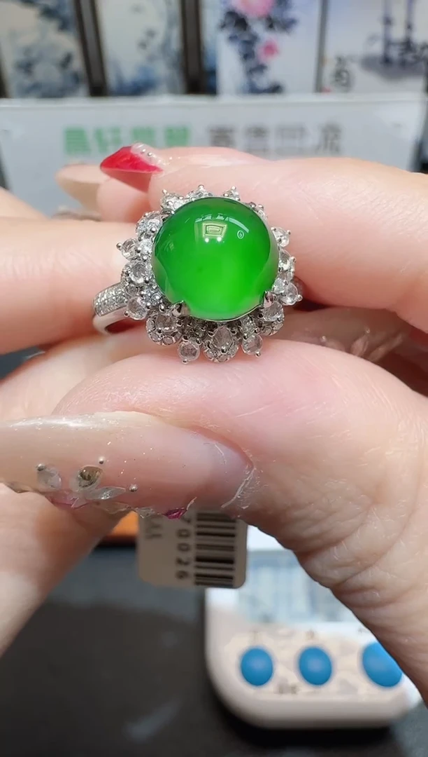 颈饰18K金镶嵌翡翠心*寄售回流，24小时鉴赏期