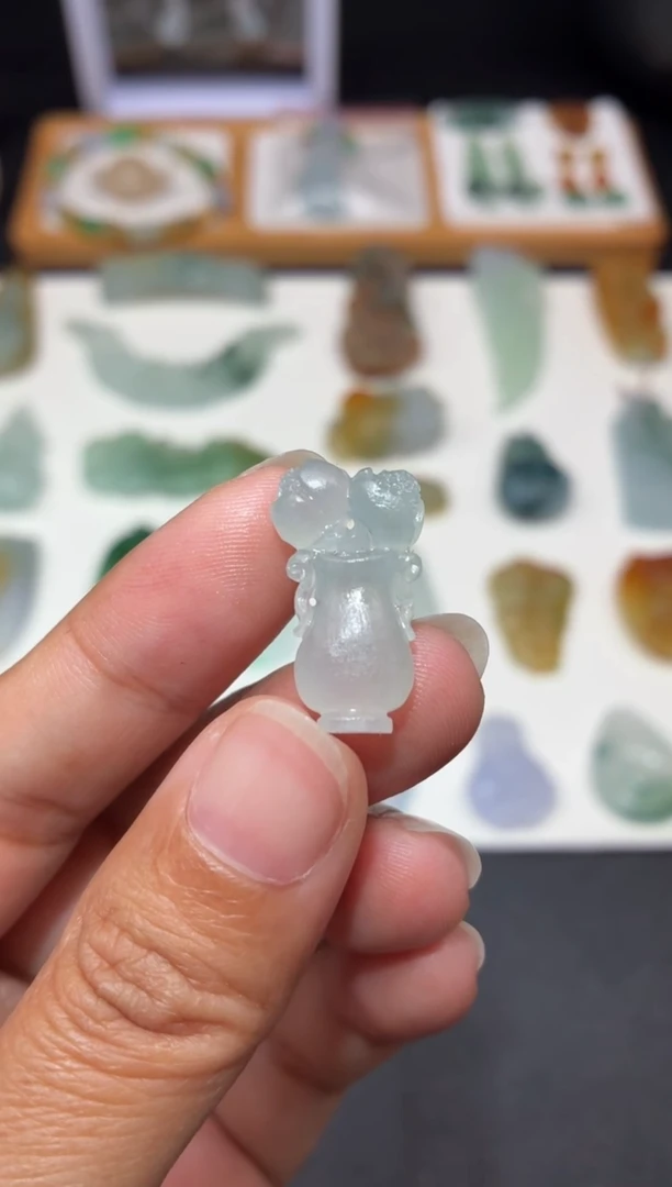 未镶嵌定制翡翠小宝瓶