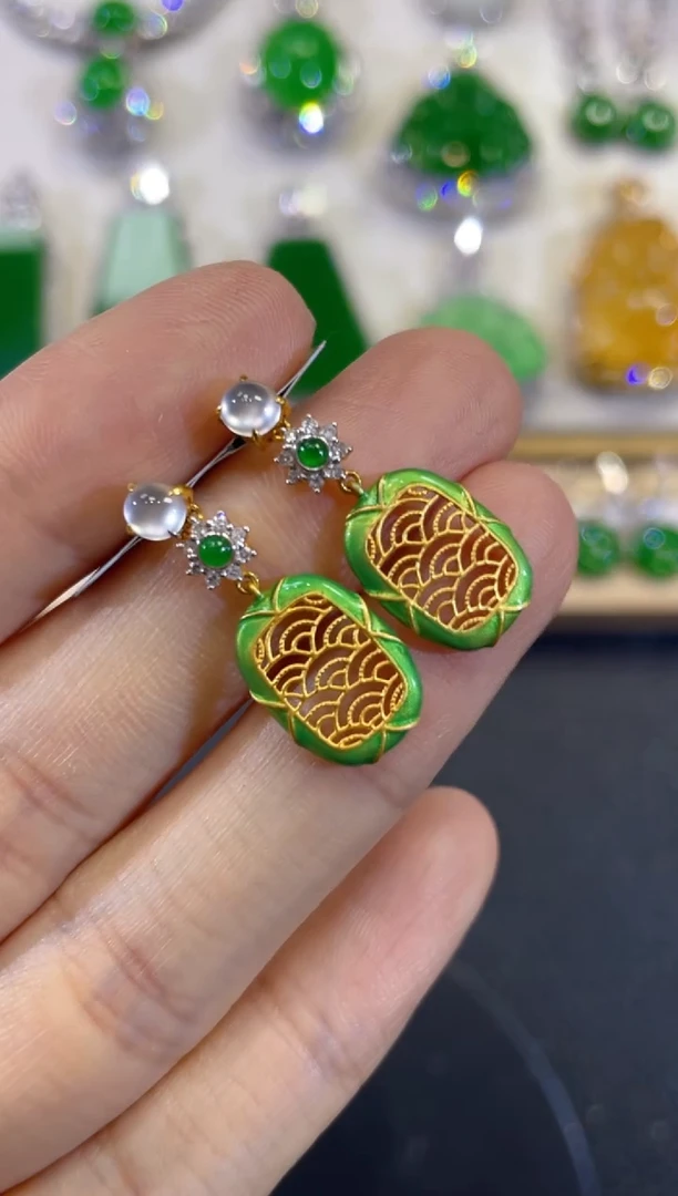 颈饰18K金镶嵌翡翠团购4