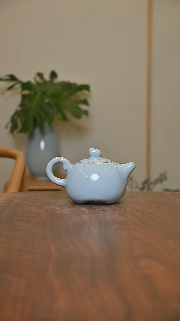 四季纳福壶 天青 微瑕 朱家汝窑款