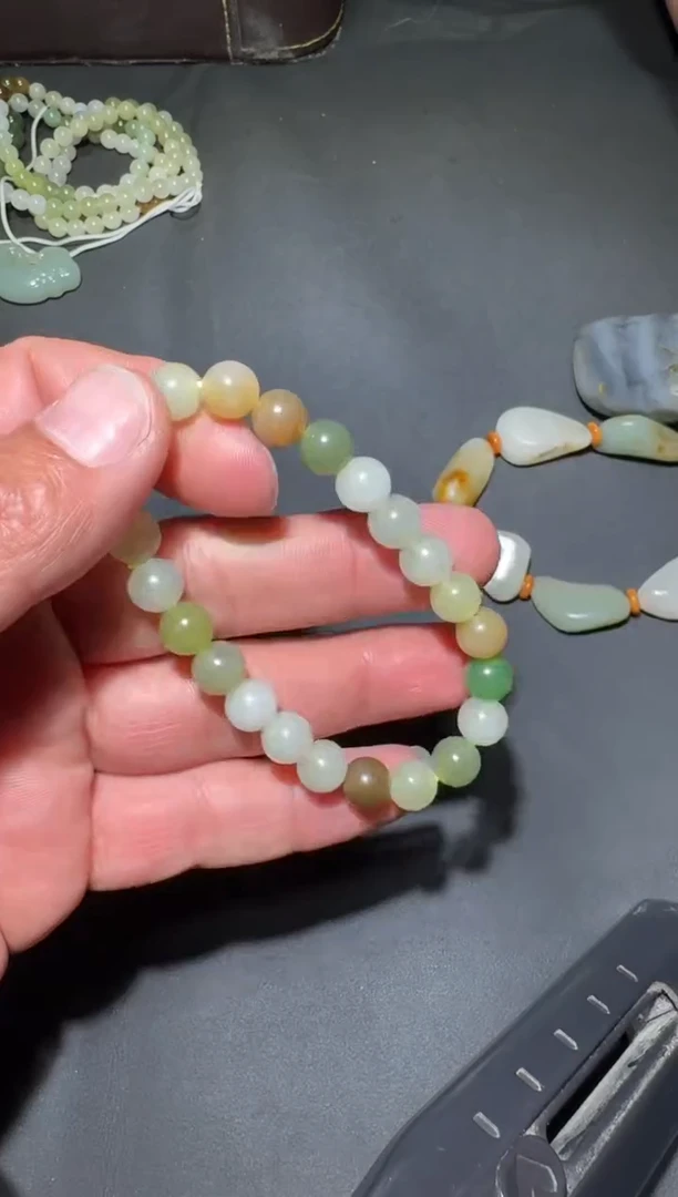 未镶嵌和田玉（糖玉）挂件和田玉