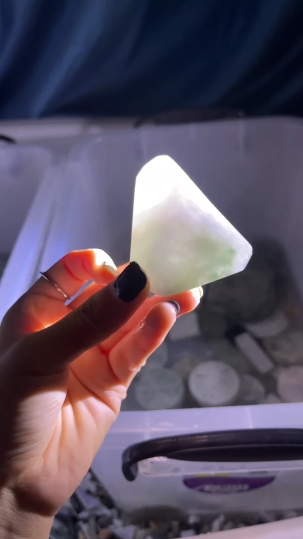 翡翠挂件未镶嵌翡翠