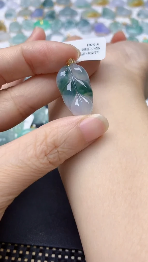 翡翠18K金镶嵌颈饰天然缅甸A货翡翠