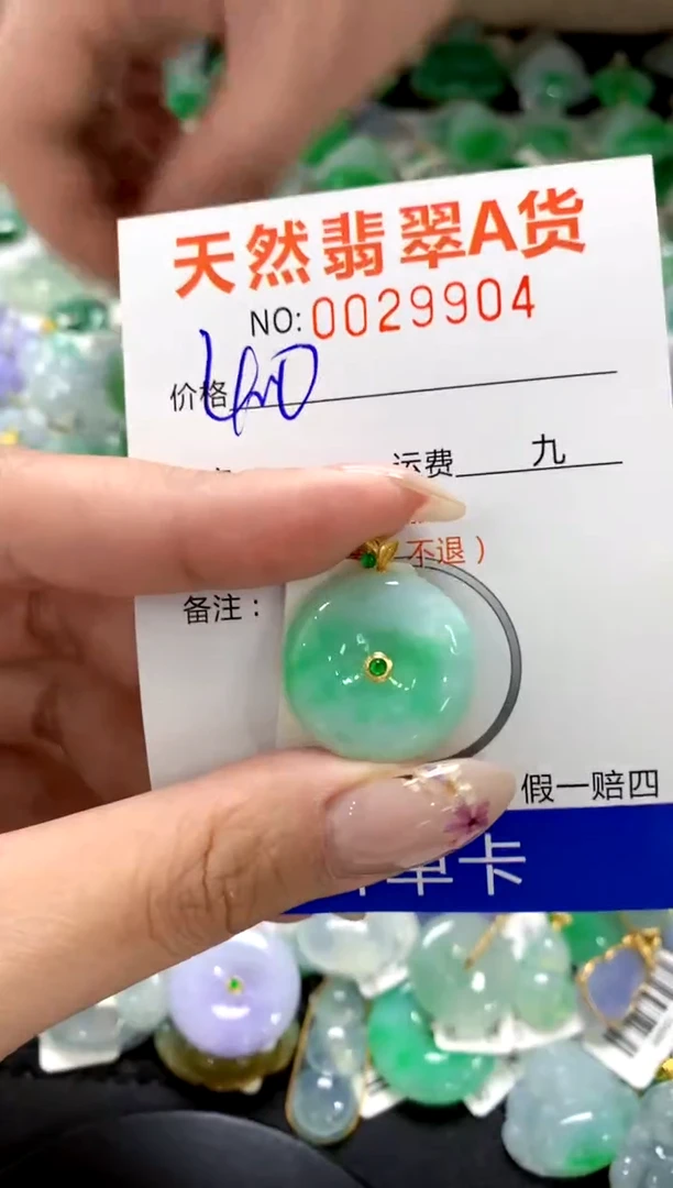 翡翠18K金镶嵌颈饰11111111111111111