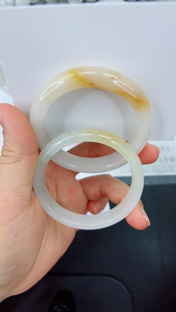 【闪购商品】石英质玉手镯未镶嵌200