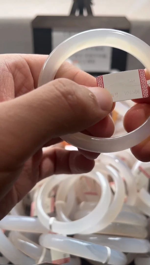 玛瑙/玉髓手镯未镶嵌101586