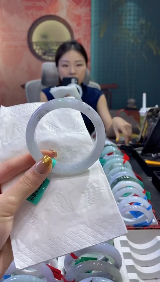 翡翠手镯未镶嵌多人06997