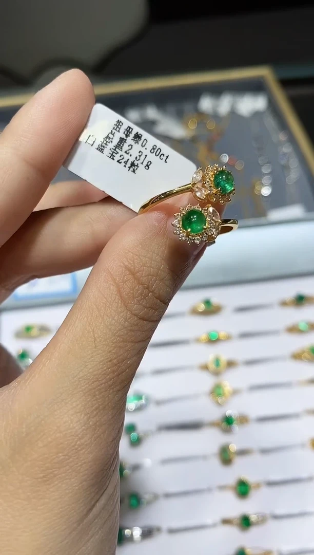 18K金镶嵌戒指祖母绿