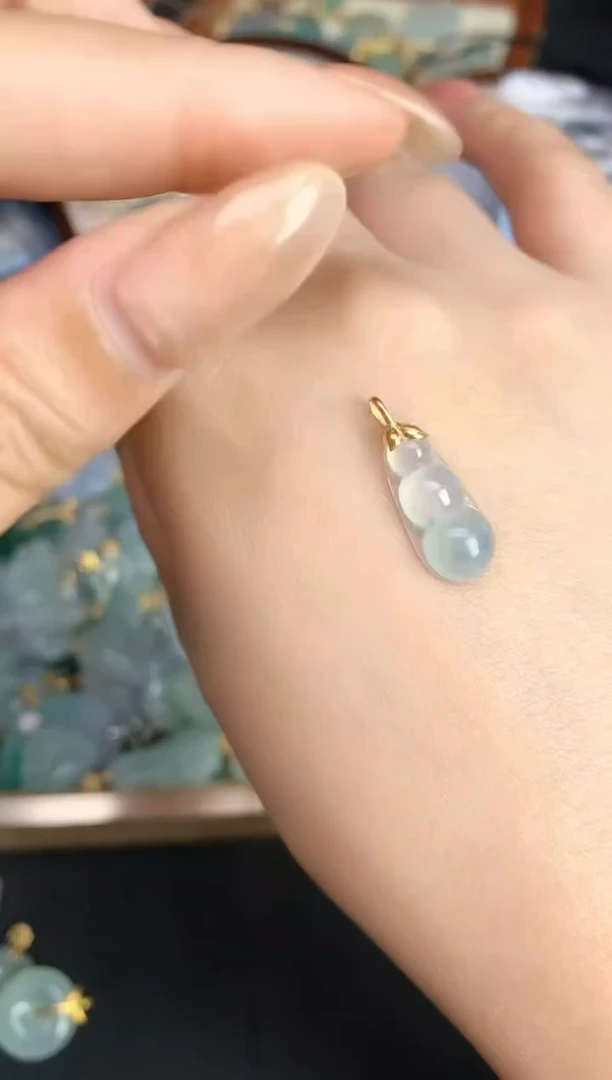 颈饰18K金镶嵌翡翠25112003