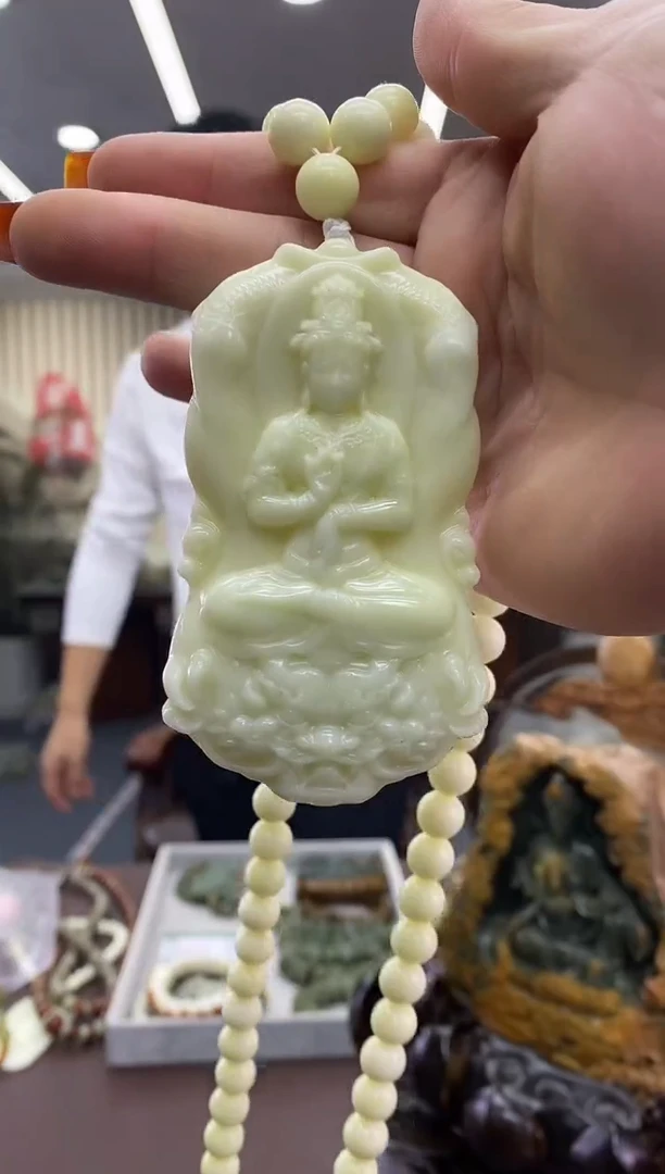 未镶嵌颈饰蓝田玉（蛇纹石化大理石玉）吊坠