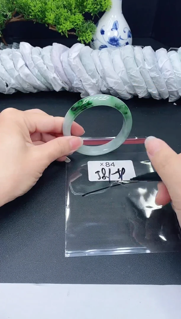 未镶嵌手镯翡翠84