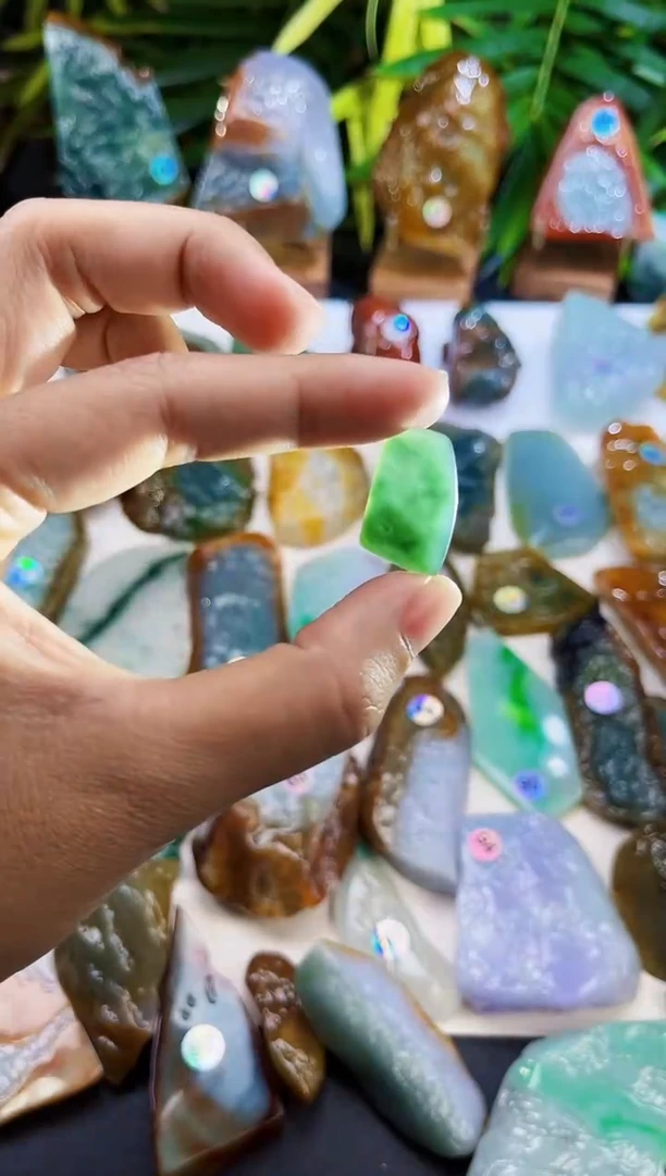 未镶嵌定制翡翠翡翠