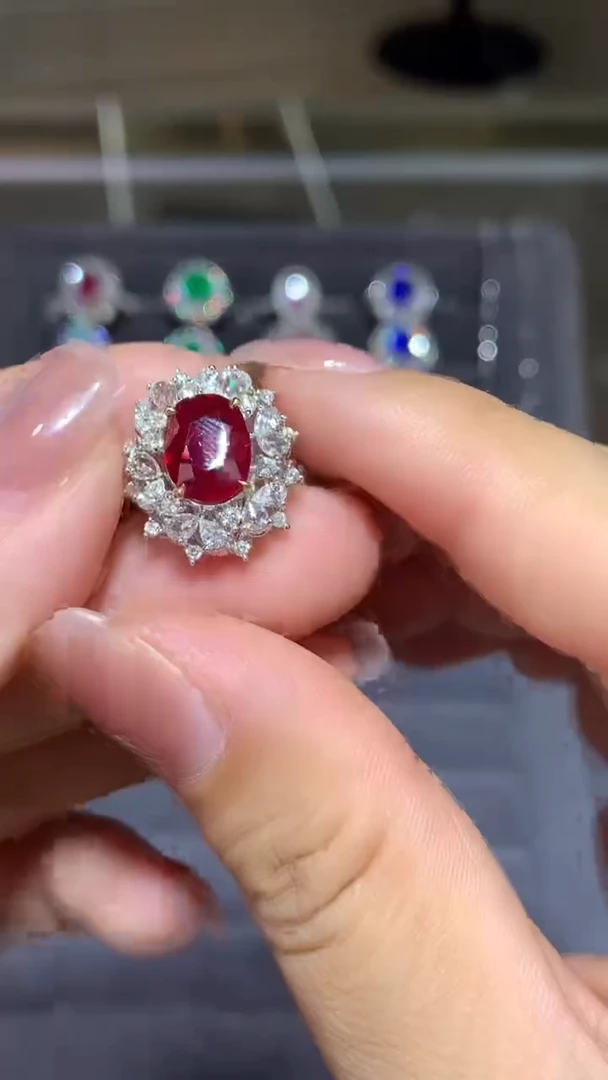 18K金镶嵌戒指红宝石2.15CT