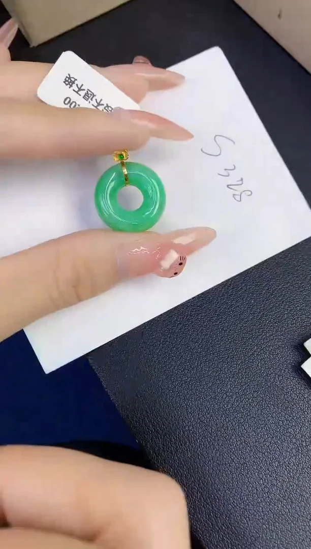 颈饰18K金镶嵌翡翠缅甸天然翡翠A货
