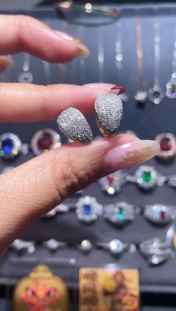 【闪购商品】钻石耳饰18K金镶嵌钻石耳饰