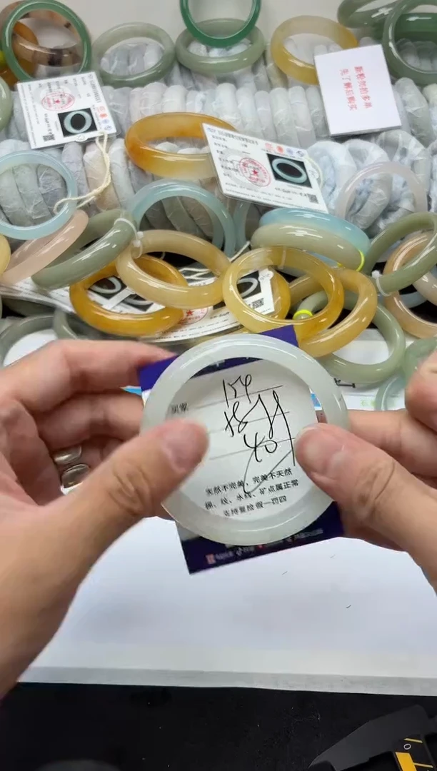 未镶嵌手镯石英质玉154