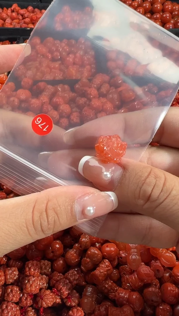 颈饰未镶嵌南红玛瑙1