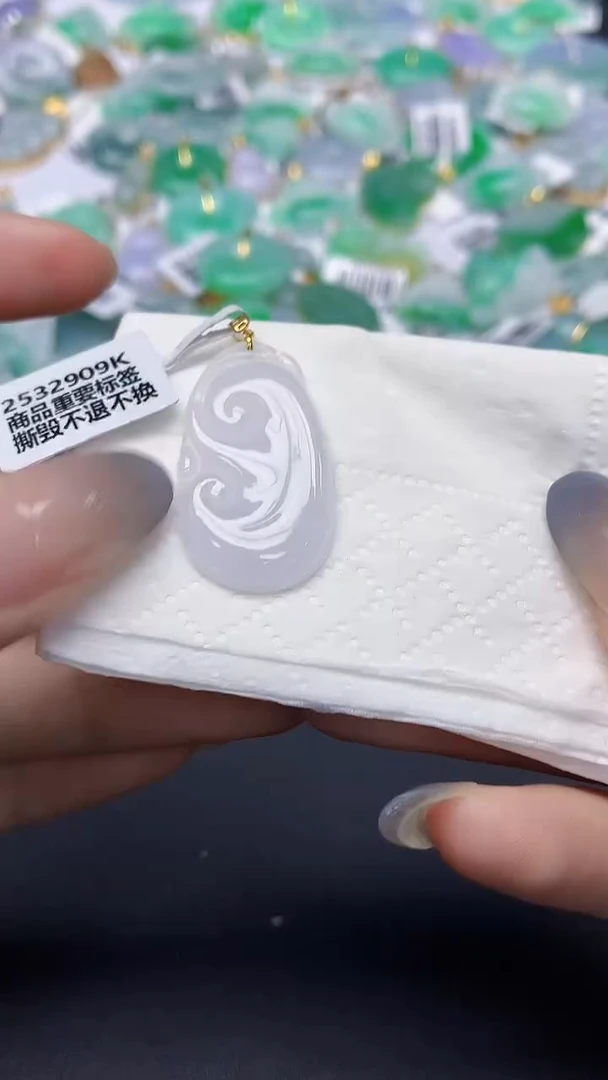 翡翠18K金镶嵌颈饰天然缅甸a货翡翠