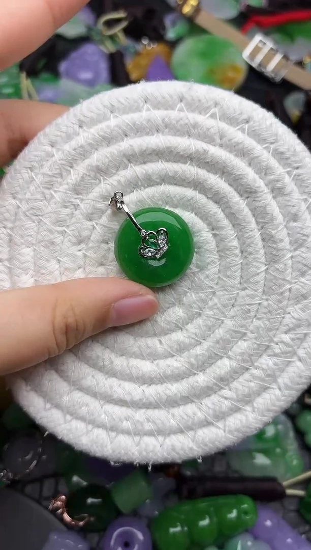 颈饰未镶嵌翡翠缅甸翡翠吊坠