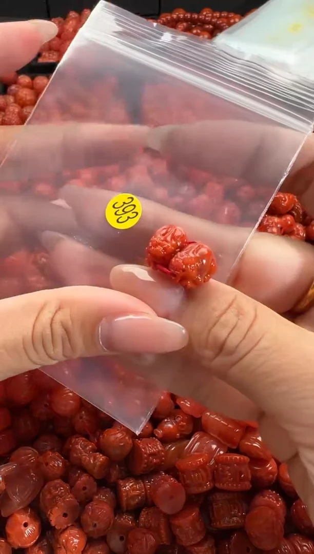 颈饰未镶嵌南红玛瑙1