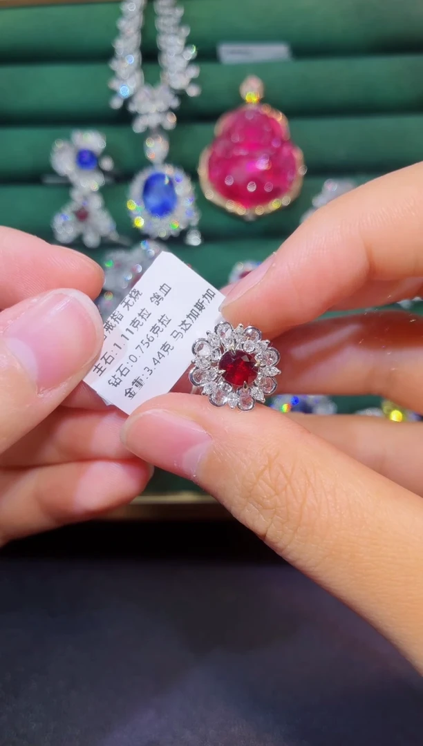 18K金镶嵌戒指红宝石1.11克拉无烧