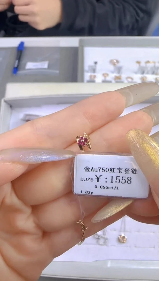 18K金镶嵌套链红宝石140000