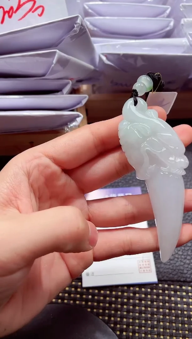 颈饰未镶嵌翡翠 000111