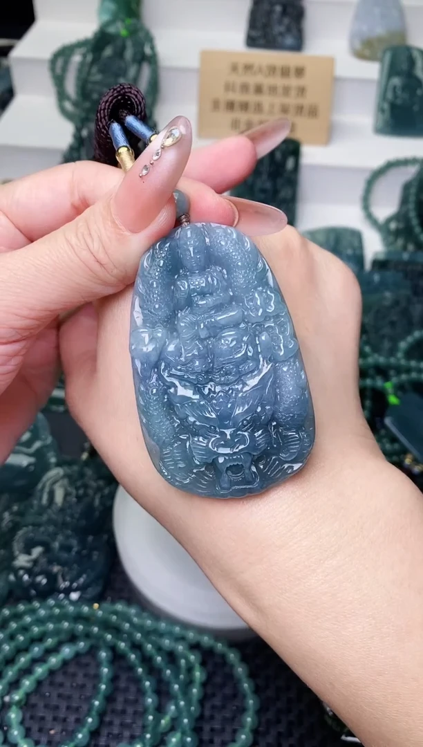 颈饰未镶嵌翡翠