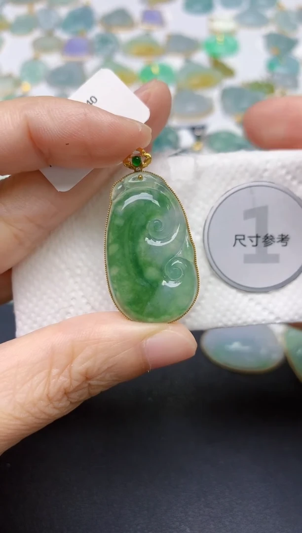 翡翠18K金镶嵌颈饰天然缅甸A货翡