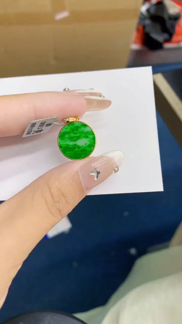 翡翠未镶嵌吊坠(不含链)1