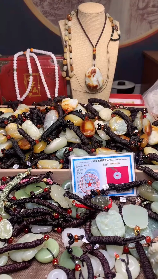 颈饰未镶嵌和田玉.