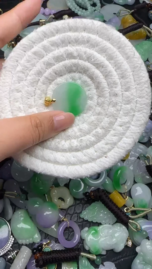 颈饰未镶嵌翡翠缅甸翡翠吊坠