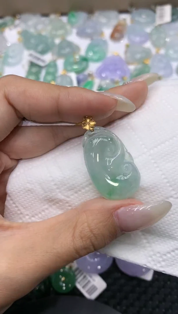 颈饰18K金镶嵌翡翠111111111111