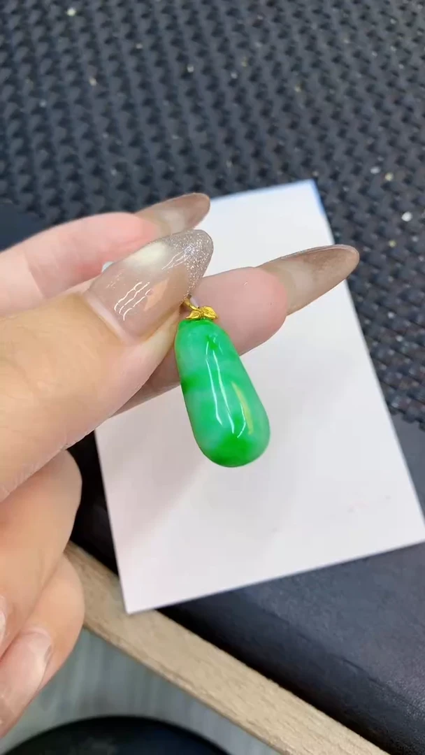 颈饰18K金镶嵌翡翠1