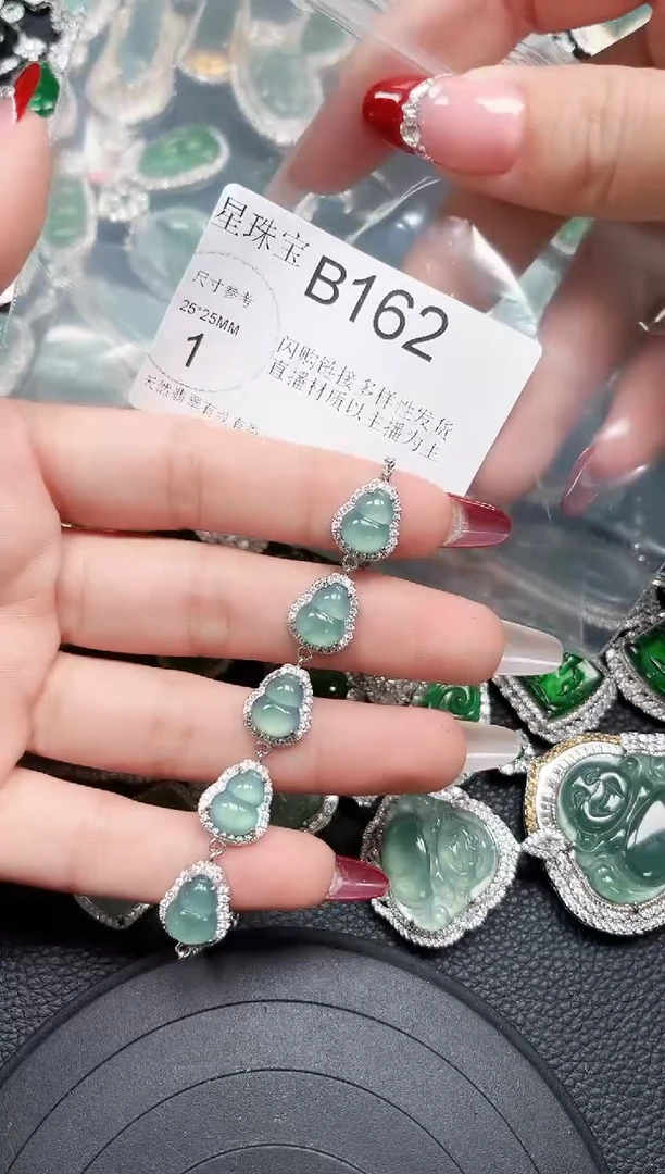 【闪购商品】翡翠颈饰未镶嵌赠皮绳162