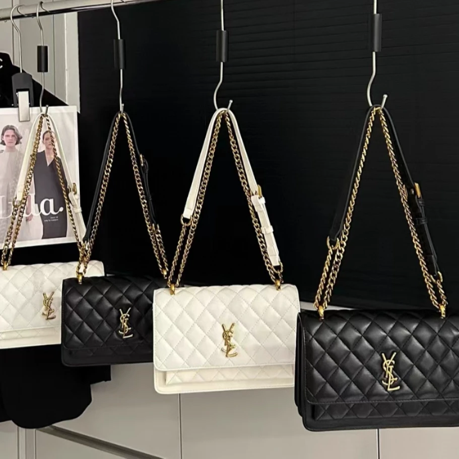 香港正品精选轻奢包女秋冬2026新款轻奢小众高级感单肩斜挎小方包