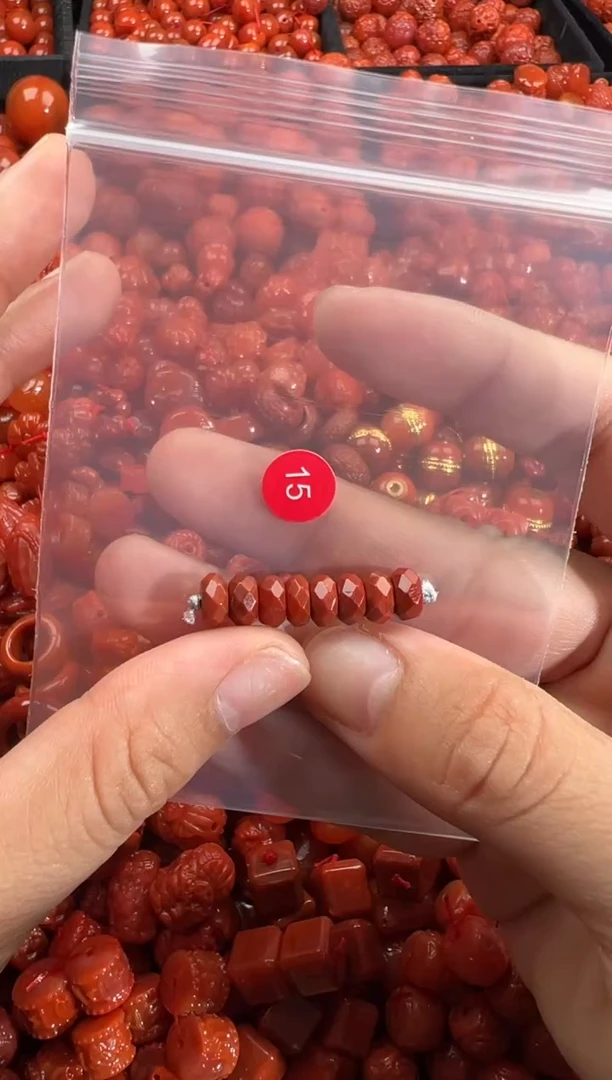 南红玛瑙未镶嵌颈饰1